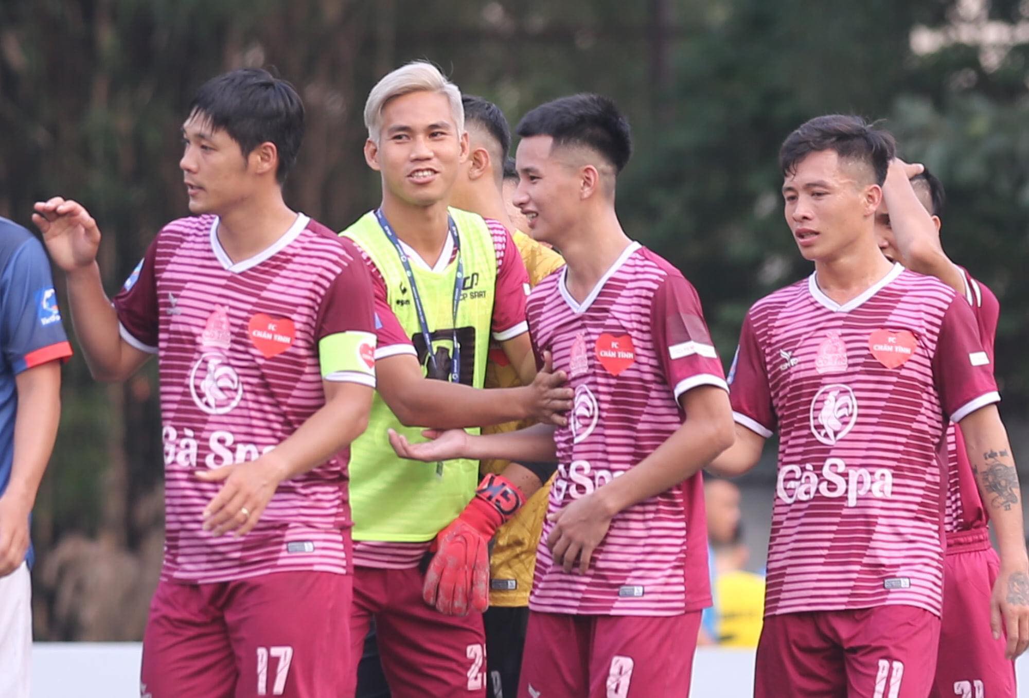 Khám phá top 10 cầu thủ tài năng kém may mắn nhất bóng đá Việt Nam